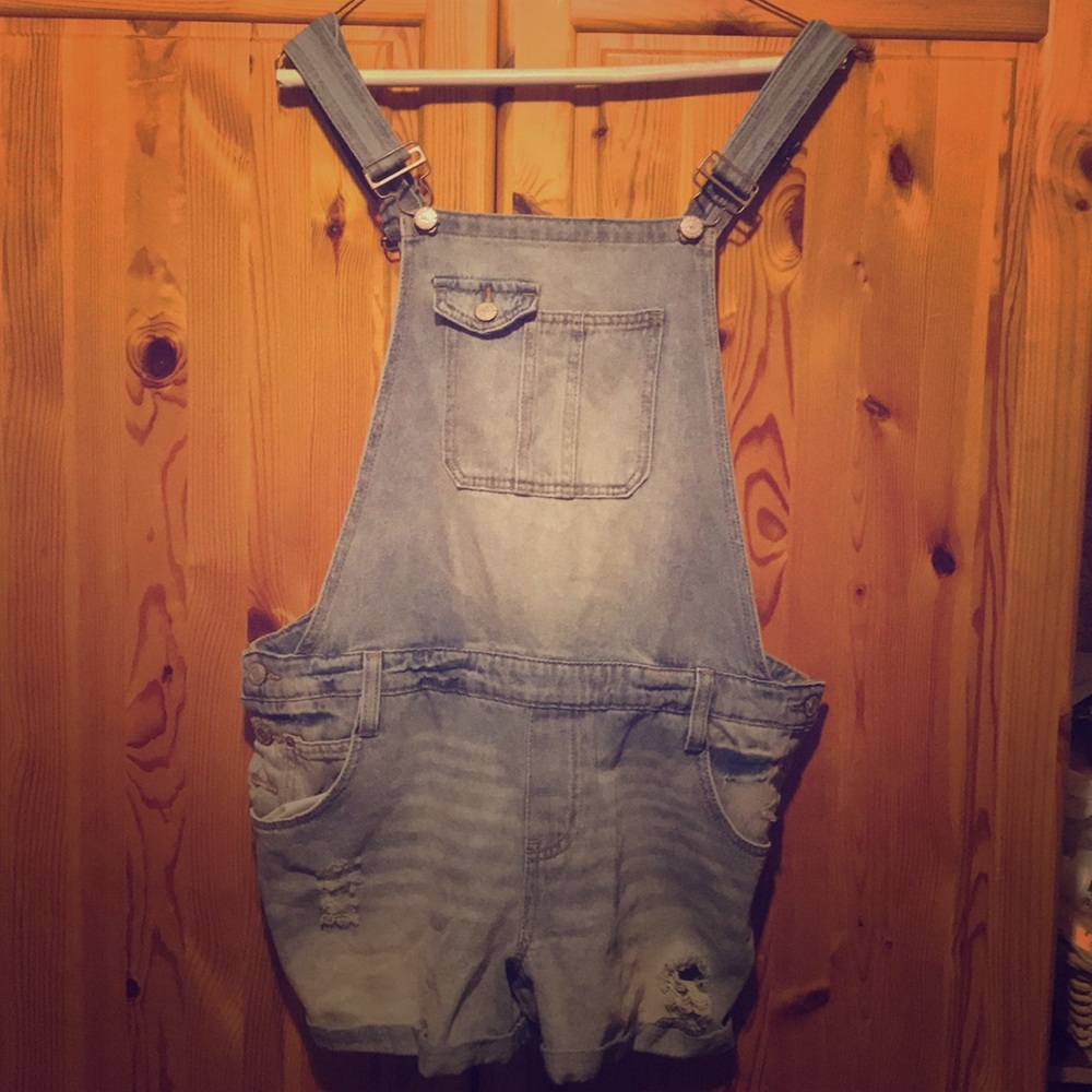Distressed lei overall shorts